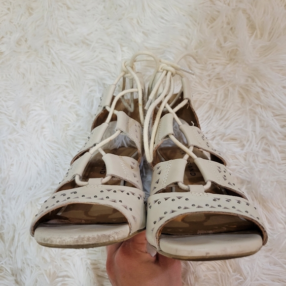 Lucky Brand Women's Tafia Wedge lace up perforated Sandal size 6.5M - Picture 3 of 6